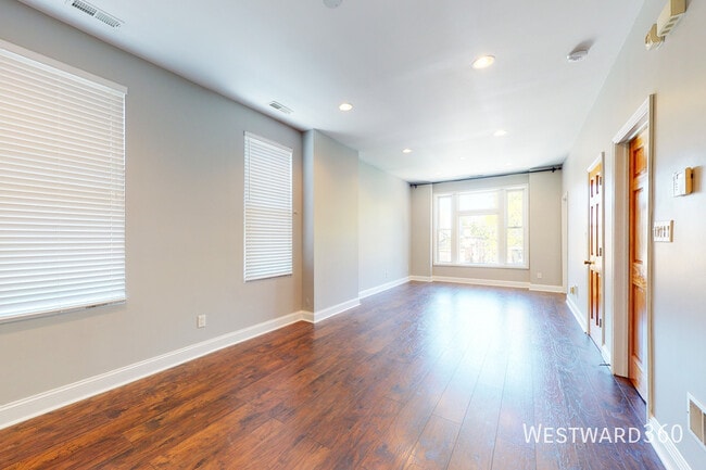 2047 W Cortez St in Chicago, IL - Building Photo - Building Photo