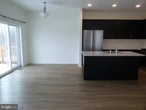 860 Champions Dr in Drums, PA - Foto de edificio - Building Photo