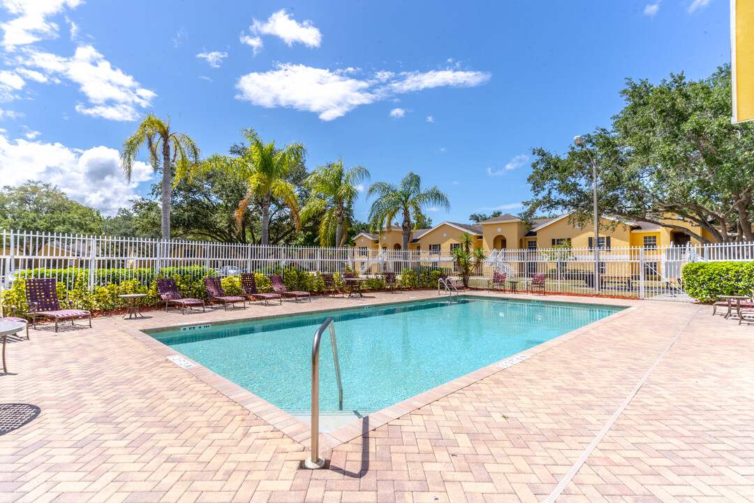 Live Oak Villas in Fort Pierce, FL - Foto de edificio