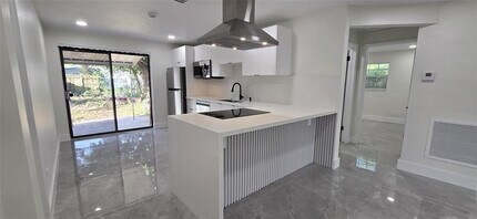 5727 Cody St in Hollywood, FL - Building Photo - Building Photo