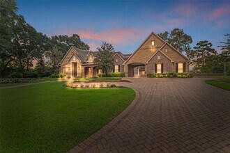 19309 Whispering Grove E in Tomball, TX - Building Photo - Building Photo