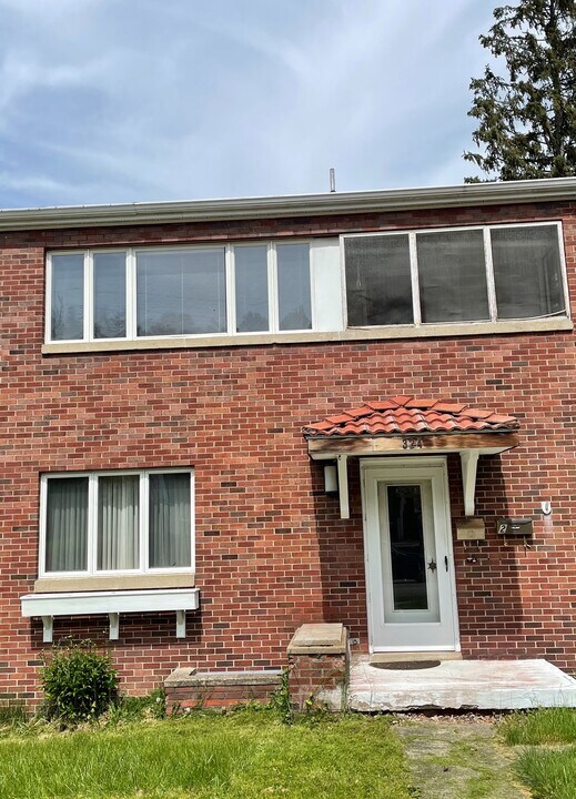 324 S High St in Morgantown, WV - Building Photo