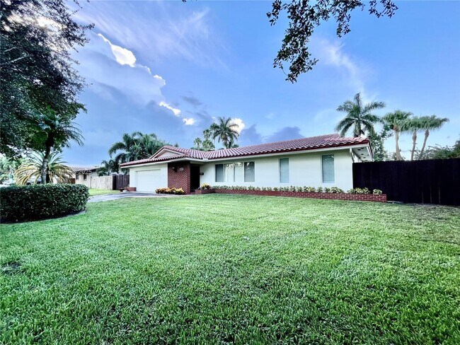 7321 SW 11th St in Plantation, FL - Foto de edificio - Building Photo