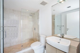 200 S Biscayne Blvd in Miami, FL - Building Photo - Building Photo