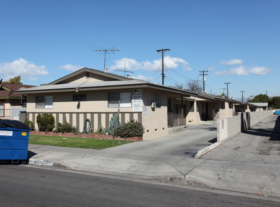 4631-4637 Live Oak St in Bell, CA - Building Photo