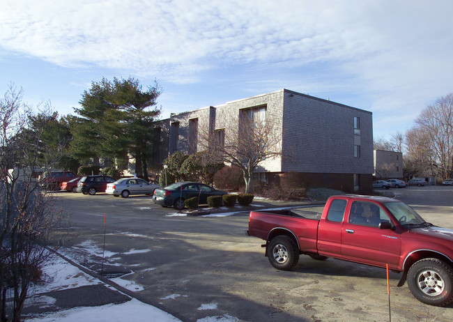 Sixty-Seven Sea Street Apartments in Hyannis, MA - Building Photo - Building Photo