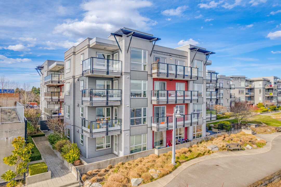 Waterstone Pier in Richmond, BC - Building Photo