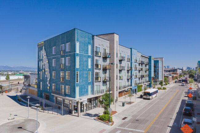 Cortland Alameda Station in Denver, CO - Foto de edificio - Building Photo