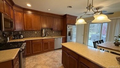 3 Flower Ln in Valley Cottage, NY - Building Photo - Building Photo