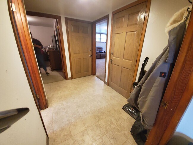 521 N 15th St, Unit 1 - Downstairs in Bismarck, ND - Building Photo - Building Photo