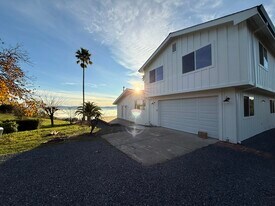 31425 Green Rd in Cloverdale, CA - Building Photo