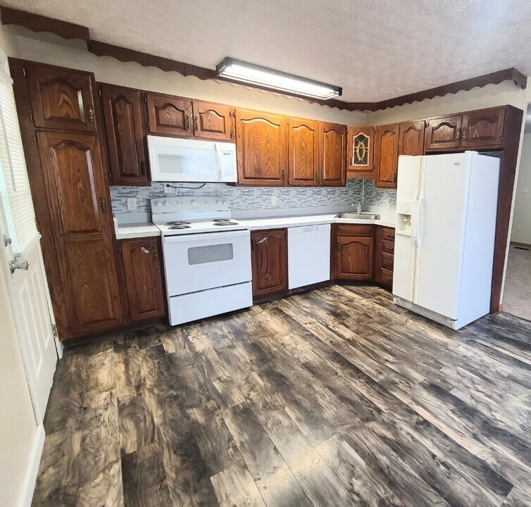 2122 Drake Dr in Xenia, OH - Building Photo