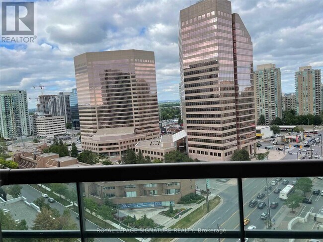 509 Beecroft Rd in Toronto, ON - Building Photo - Building Photo