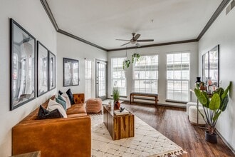 Palencia in Dallas, TX - Foto de edificio - Building Photo