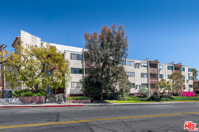 property at 530 S Barrington Ave