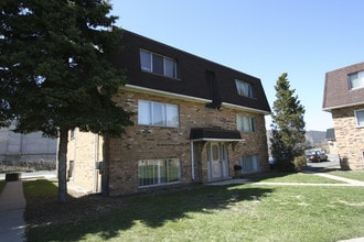 9965 Linda Ln in Des Plaines, IL - Foto de edificio - Building Photo