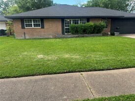 5223 Sanford Rd in Houston, TX - Building Photo