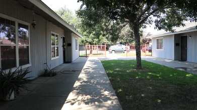 710 J St in Sanger, CA - Building Photo - Building Photo