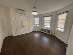 19 Tredwell Ave in Lynbrook, NY - Building Photo - Building Photo