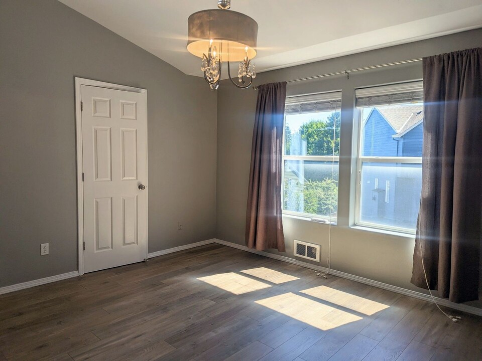 15525 SW Peridot Way in Beaverton, OR - Building Photo