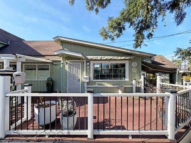 property at 731 W 8th Ave