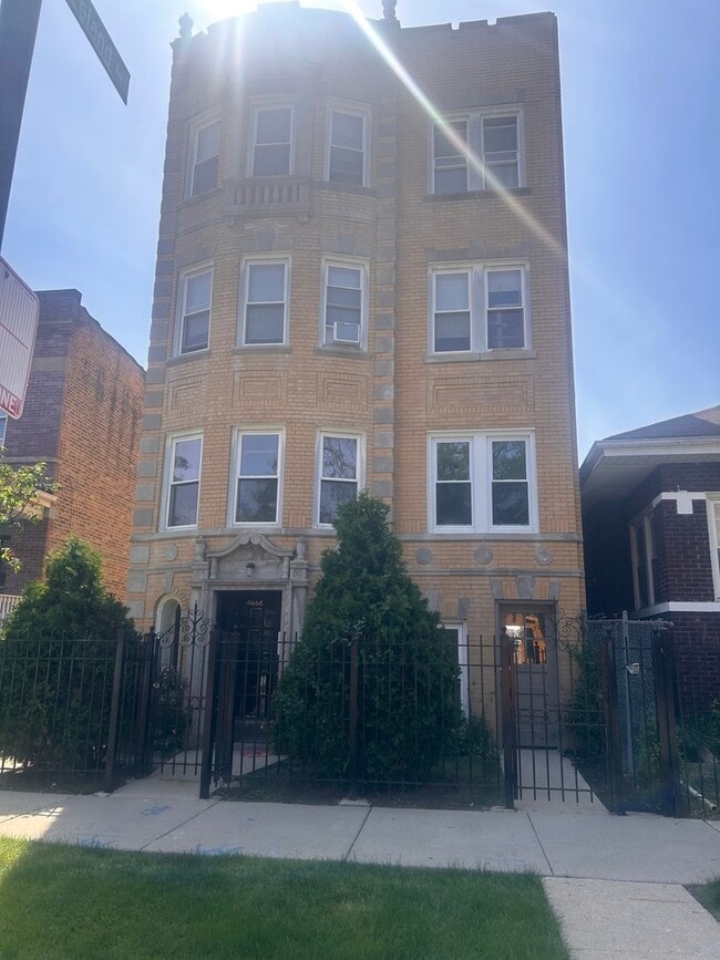 property at 4664 N Spaulding Ave