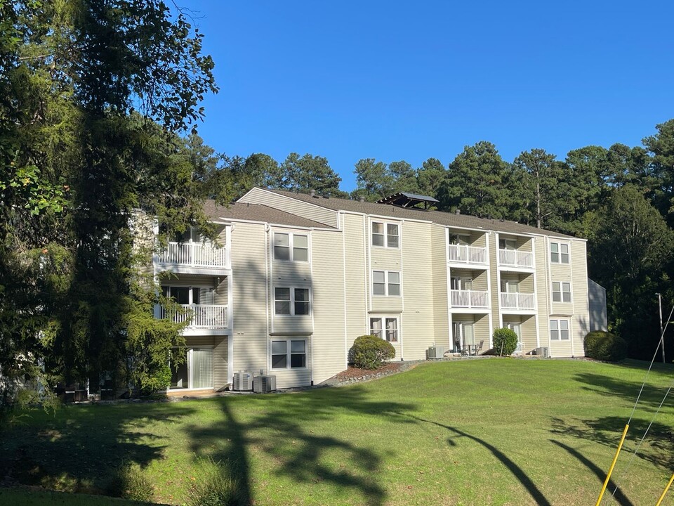 1 Holland Dr in Chapel Hill, NC - Foto de edificio