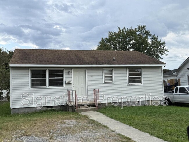109 N New Ave