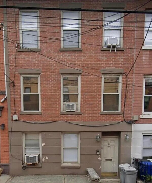 109 Coles St in Jersey City, NJ - Building Photo