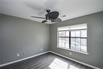 735 Oak Dr in Atlanta, GA - Foto de edificio - Building Photo