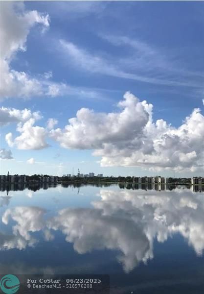 115 Lake Emerald Dr in Oakland Park, FL - Building Photo