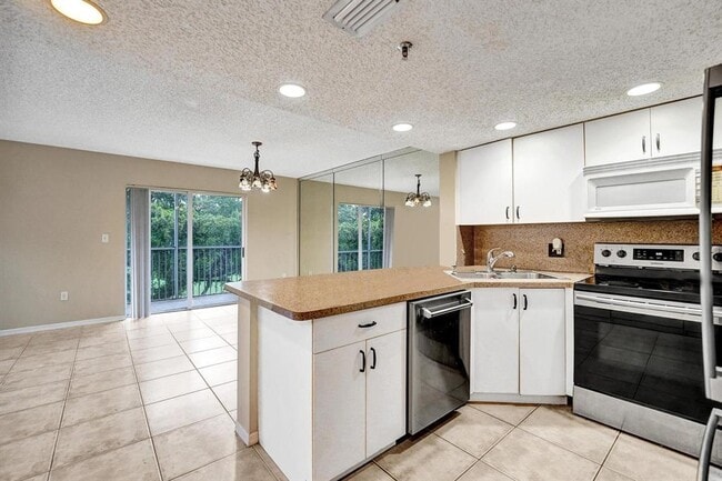 9470 Tangerine Pl, Unit 301