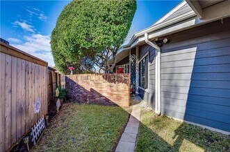 513 Hunters Glen St in Lewisville, TX - Building Photo - Building Photo