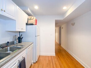 922 W Addison St, Unit G in Chicago, IL - Building Photo - Building Photo