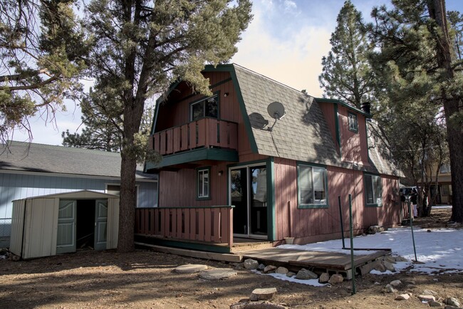 2073 Shady Ln in Big Bear, CA - Building Photo - Building Photo