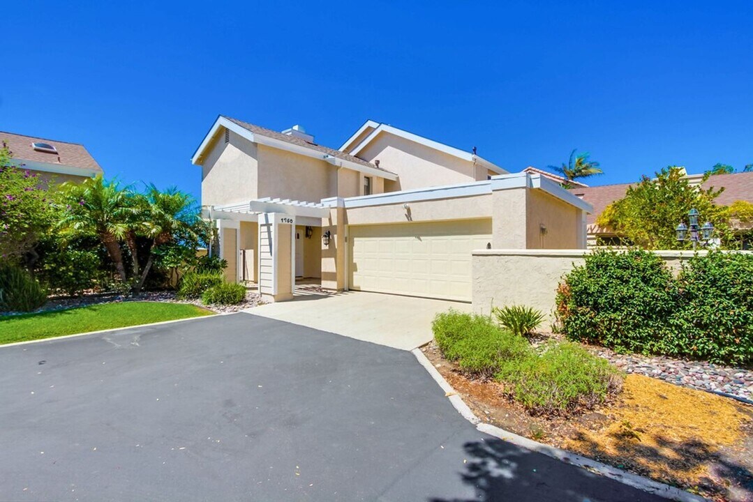 1750 Burgundy Rd in Encinitas, CA - Building Photo