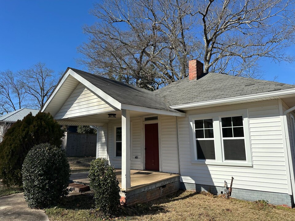 1207 Enota Ave NE in Gainesville, GA - Building Photo