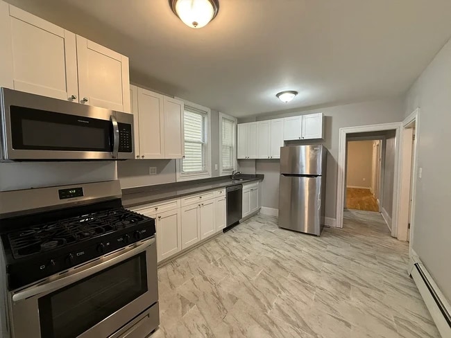 205 Chelsea St, Unit 1