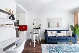 809 9th Ave in New York, NY - Building Photo - Building Photo