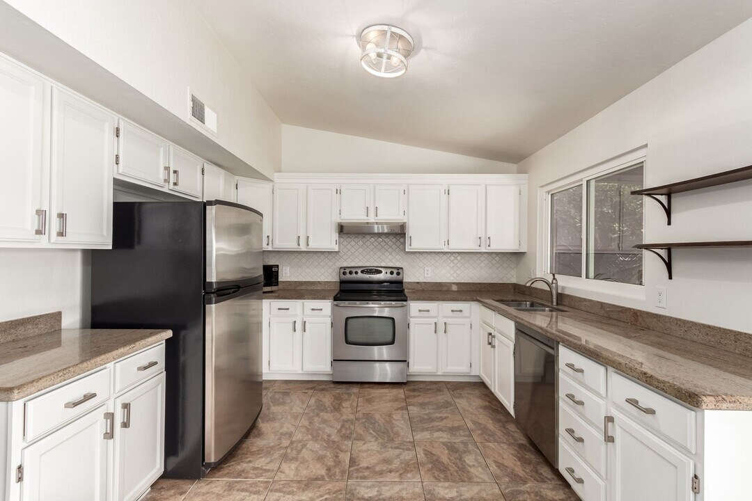 6927 E Sandra Terrace in Scottsdale, AZ - Building Photo