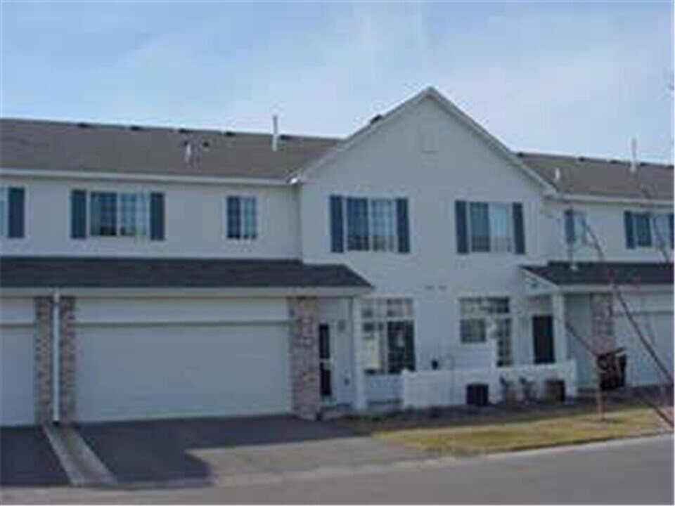 13040 Europa Trail Way N in Hugo, MN - Building Photo