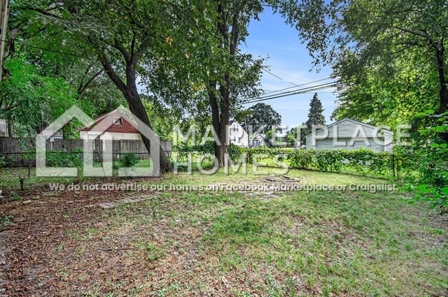 8242 Jackson Ave in Warren, MI - Building Photo - Building Photo