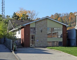 1798 King St E in Hamilton, ON - Building Photo