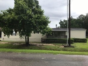 320 Stewart St in Kountze, TX - Building Photo - Building Photo