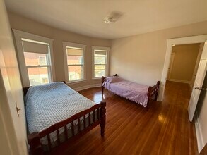 136 Hawthorne Ave in Derby, CT - Building Photo - Building Photo