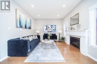 3023 McDowell Dr in Mississauga, ON - Building Photo - Building Photo