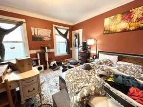 12 Oswald St, Unit 2 in Boston, MA - Foto de edificio - Building Photo