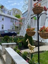 12 Eliot Cres, Unit 12 Eliot #1 in Chestnut Hill, MA - Foto de edificio - Building Photo