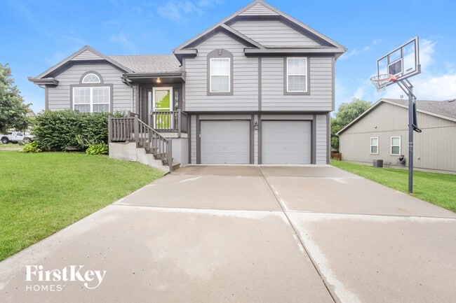property at 4323 NE 85th St