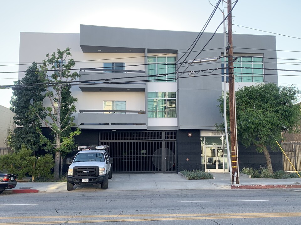 Kester Street Apartments in Van Nuys, CA - Building Photo